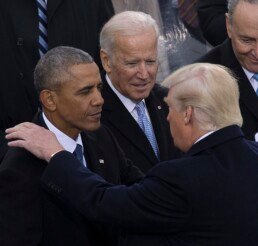 Joe Biden e Barack Obama na posse de Donald Trump, em 20/01/2017. Foto: U.S. Marine Corps Lance Cpl. Cristian L. Ricardo.